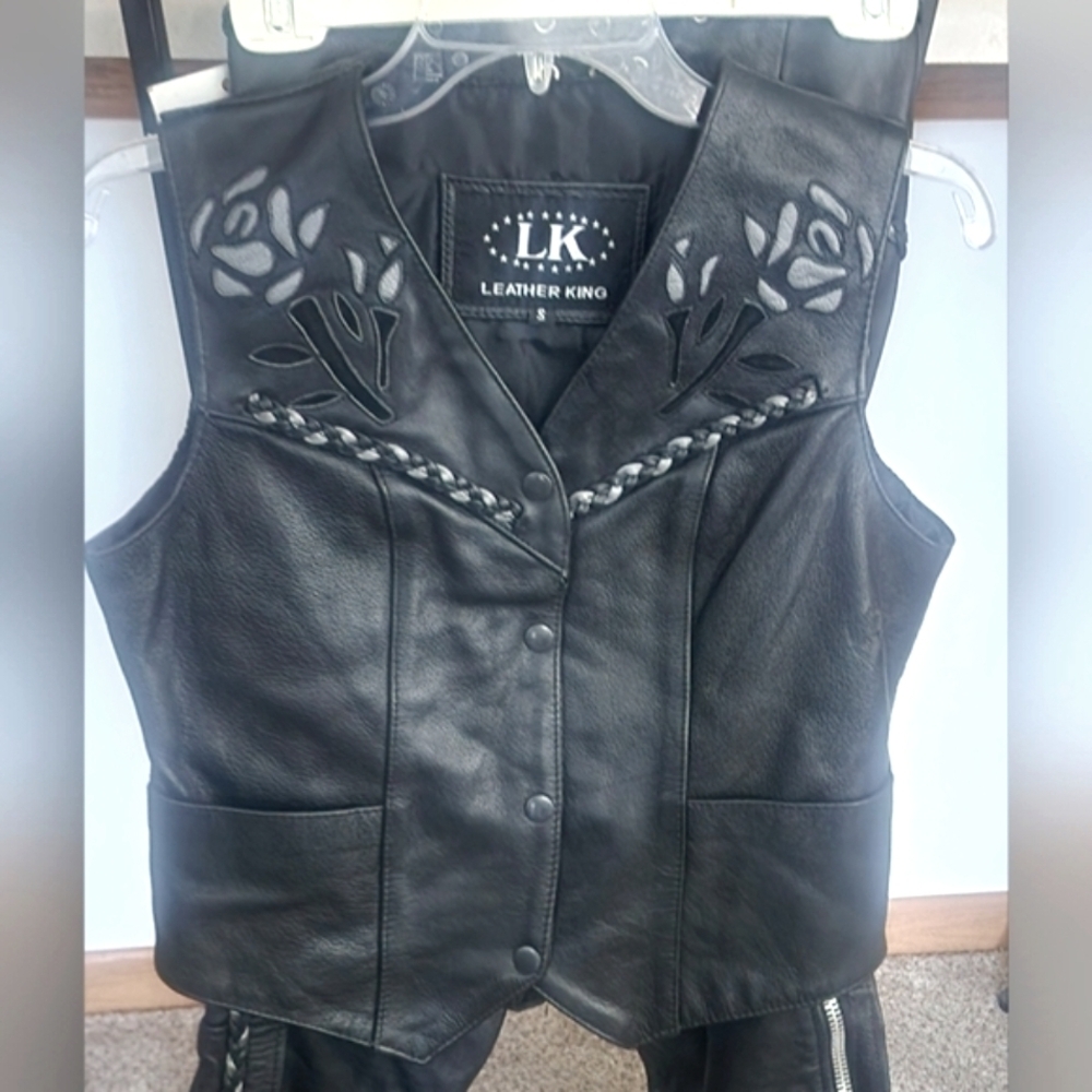 Leather King Women's Braided Rose Design Black Motorcycle Vest Pockets Size S